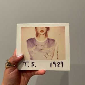 Taylor Swift 1989 CD with Polaroids 14-26